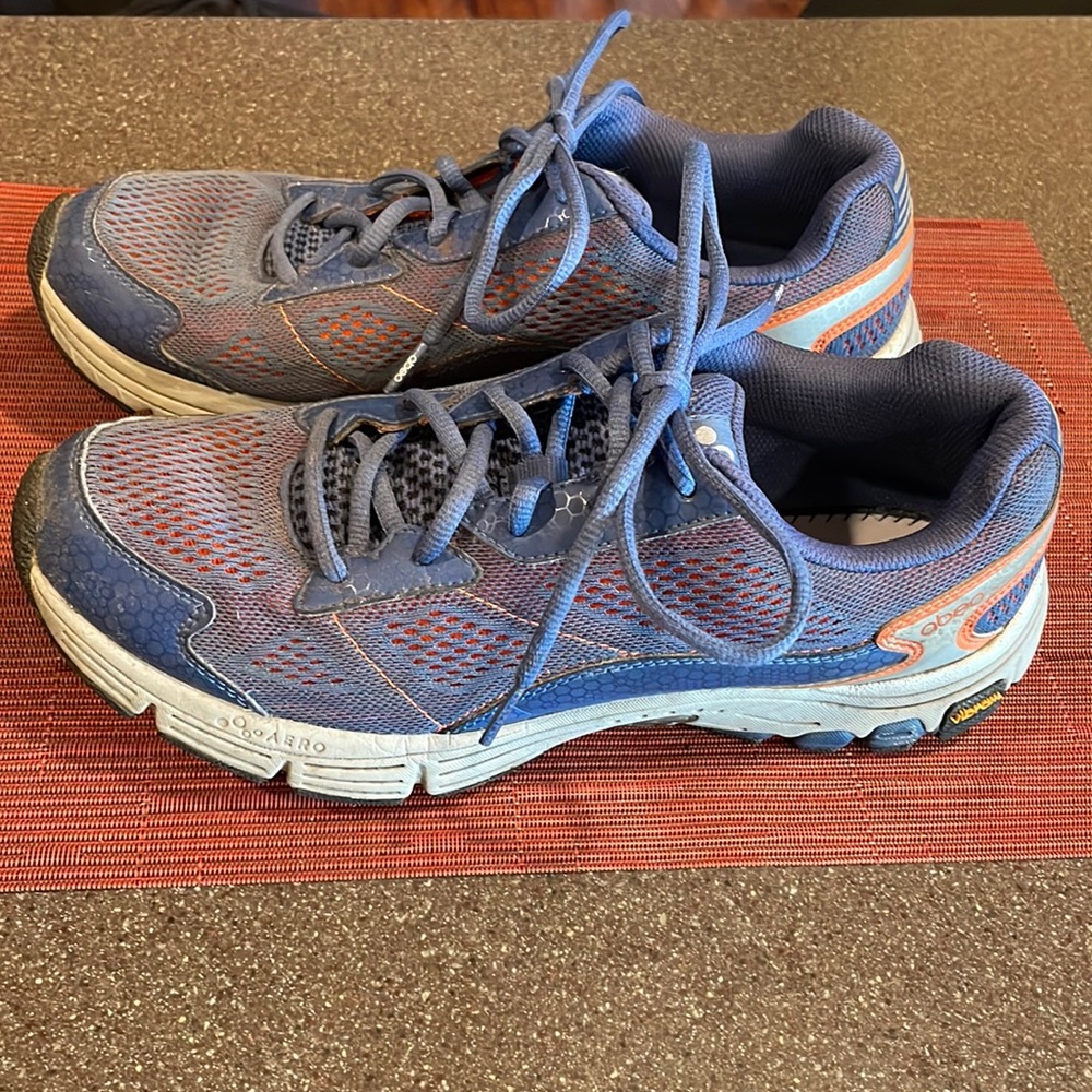Abeo Aero Reality athletic shoe Men’s 10 medium No insole Vibram bottom